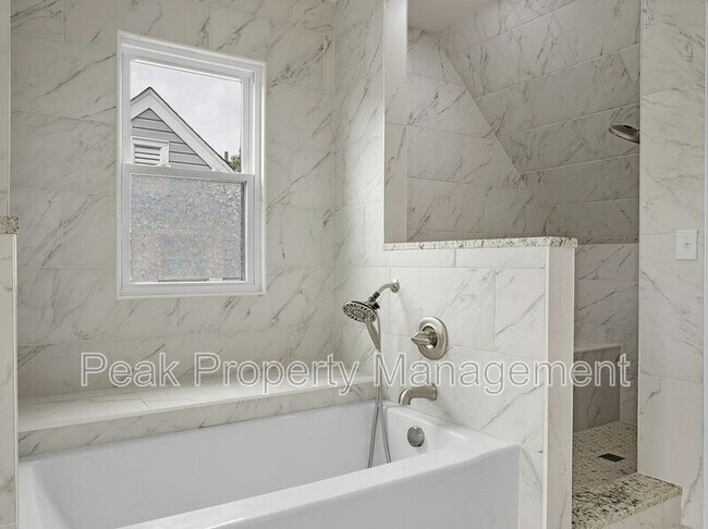 Building Photo - 2616 Redwood Ave