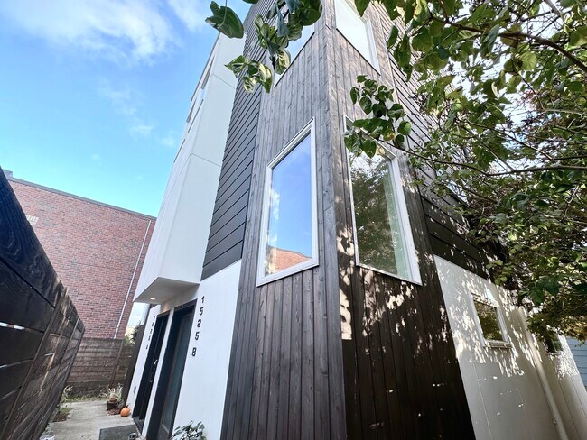 Building Photo - 1525 NW 60th St