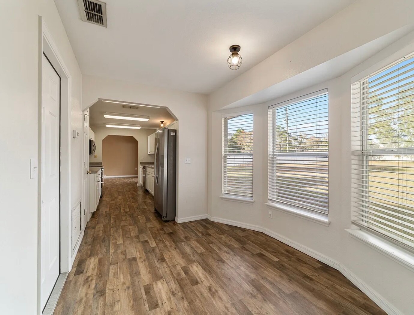 Building Photo - 6930 Bahia Rd