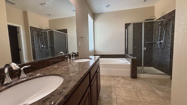 Building Photo - 12011 Country Garden Dr
