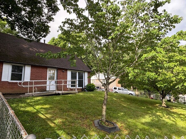 Building Photo - 18 Dogwood Ct