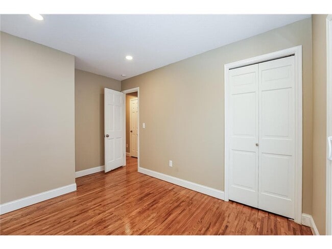 Building Photo - 5928 York Ave S