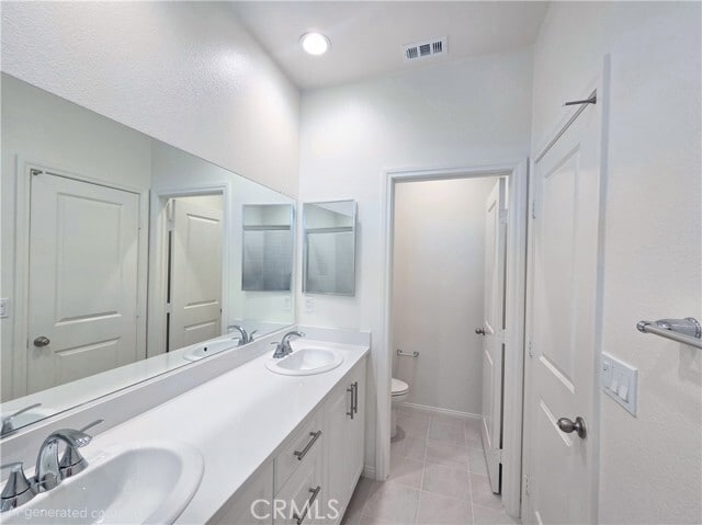 Building Photo - 2420 E Lincoln Ave