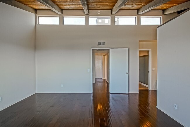 Building Photo - REMODELED, SPACIOUS & BRIGHT OCEAN-FACING CONDO IN BEAUTIFUL COMPLEX PERCHED ABOVE HOLLYWOOD RIVI...