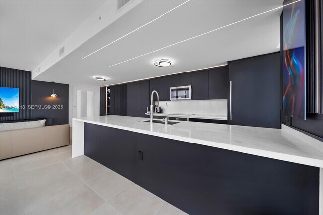 Building Photo - 401 N Birch Rd