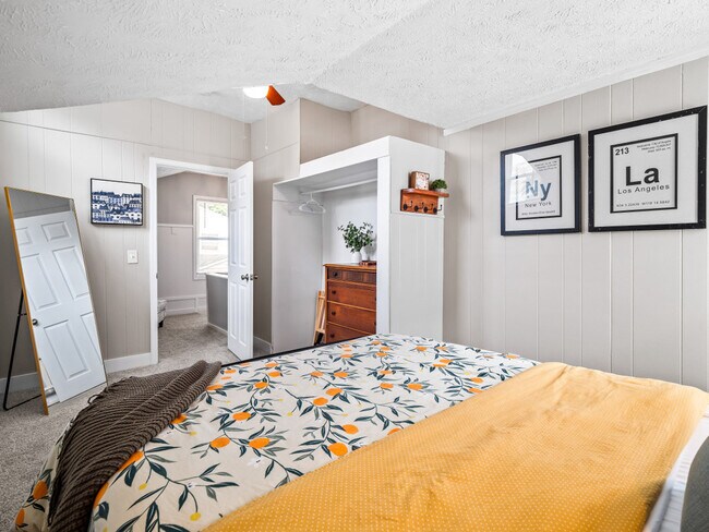 Building Photo - 971 Hayes Ave