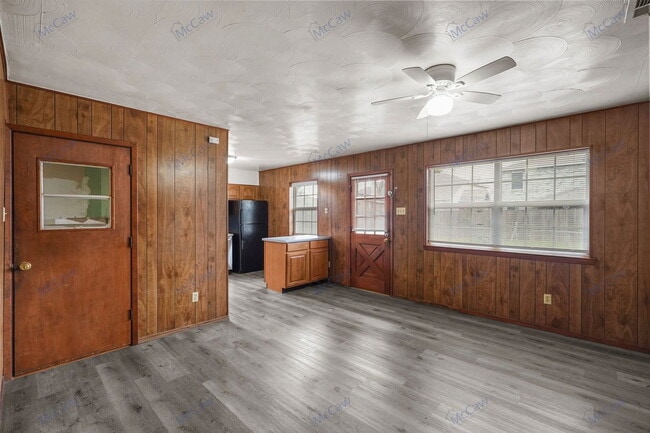 Building Photo - 14732 Oakwood Ln