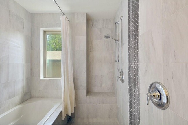 Building Photo - 5309 William Holland Ave