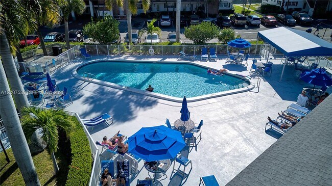 Building Photo - 470 Paradise Isle Blvd