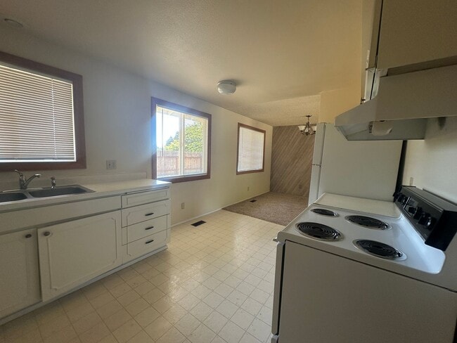 Building Photo - 1115 NW 35th St