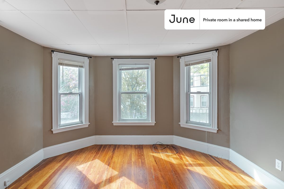 Building Photo - Room in Shared 4 bed/1 bath home