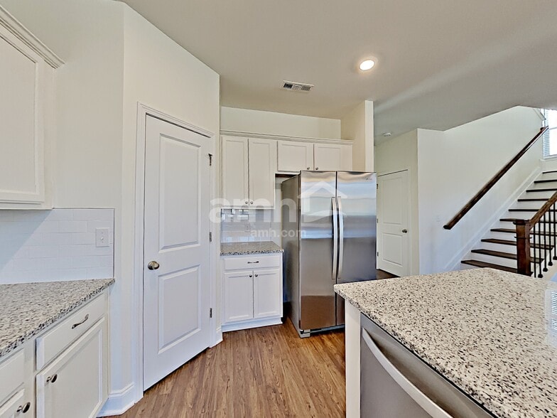 Building Photo - 5121 Jack Byrnes Dr