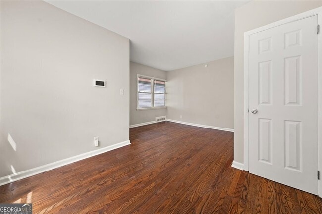 Building Photo - 1935 Handley Ave SW