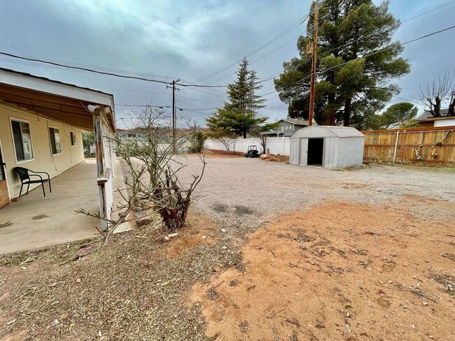 Building Photo - Pet Friendly Home in Washington with Large Fenced Yard