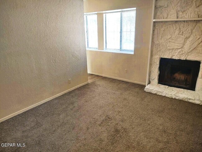 Building Photo - 8520 Saratoga Dr