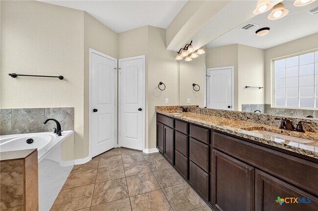 Building Photo - 7905 Northgate Lp