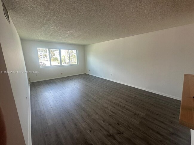Building Photo - 14820 Naranja Lakes Blvd