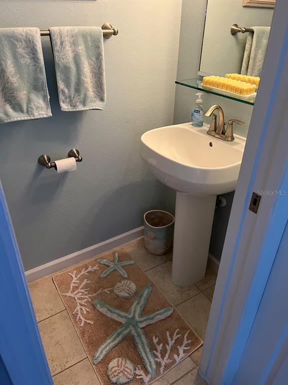 Building Photo - 828 Padua Ln