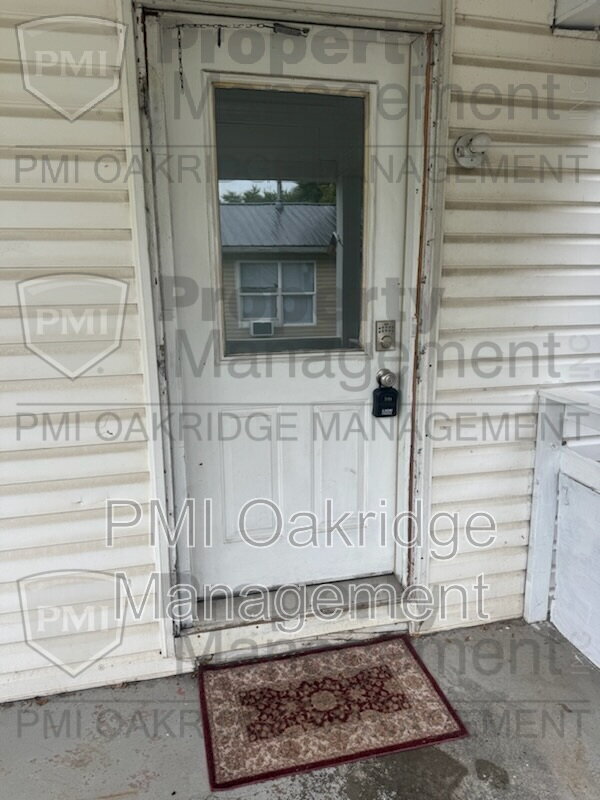 Building Photo - 906 Race Dr