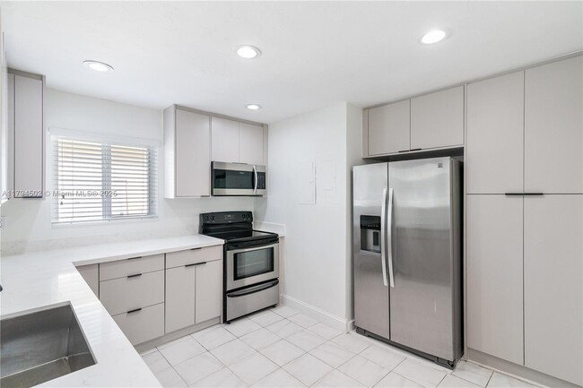 Building Photo - 6330 SW 27th St