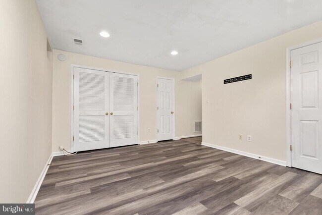 Building Photo - 313 Frontier Fort Ln