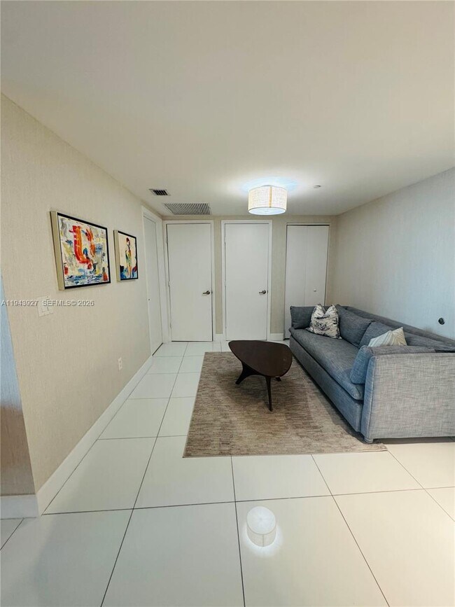 Building Photo - 465 Brickell Ave