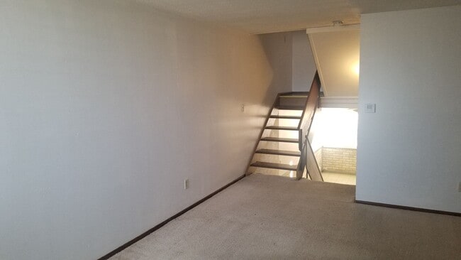 Building Photo - Milwaukee Condo Available!