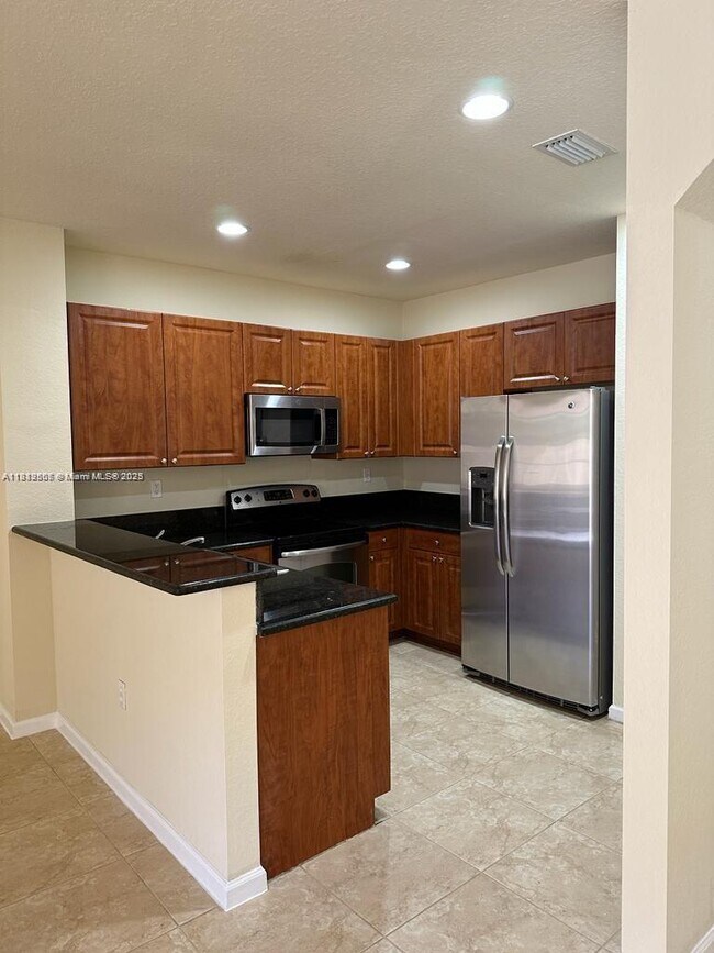 Building Photo - 233 Las Brisas Cir