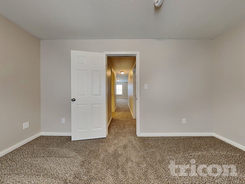 Building Photo - 1167 Fiesta Dr