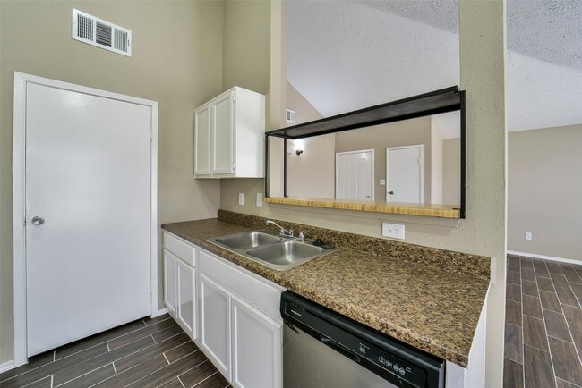 Building Photo - 10036 Woodico Dr