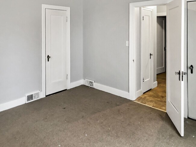 Building Photo - 1021 S 8th