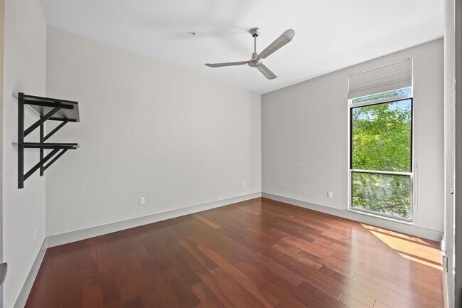 Building Photo - 1320 Robert Browning St