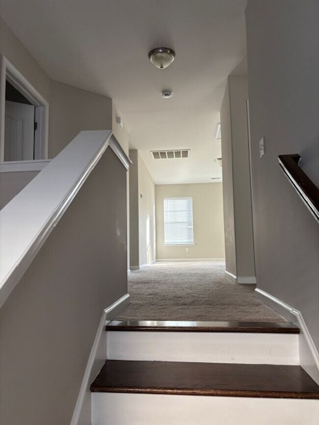 Building Photo - This beautiful 4 bedroom, 2.5 bath home in the highly sought-after Palmetto Pointe neighborhood h...