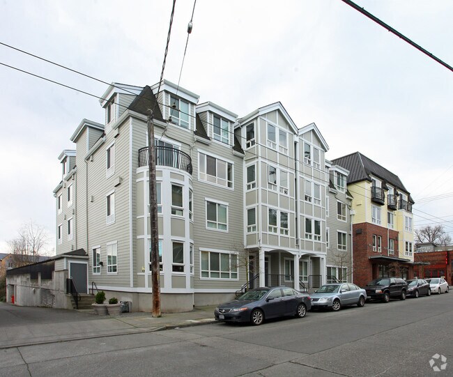 Building Photo - Residences at Fifth North