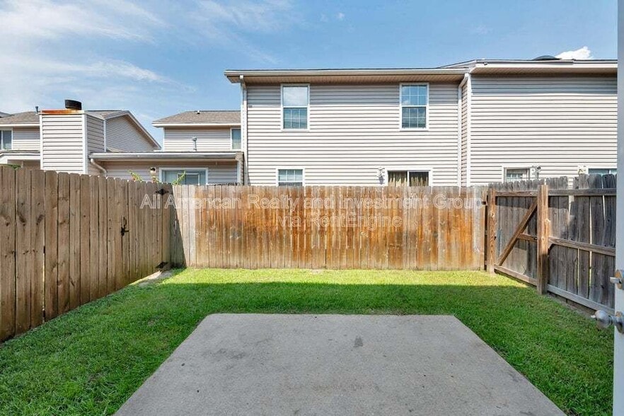 Building Photo - 994 Leigh Ann Ln