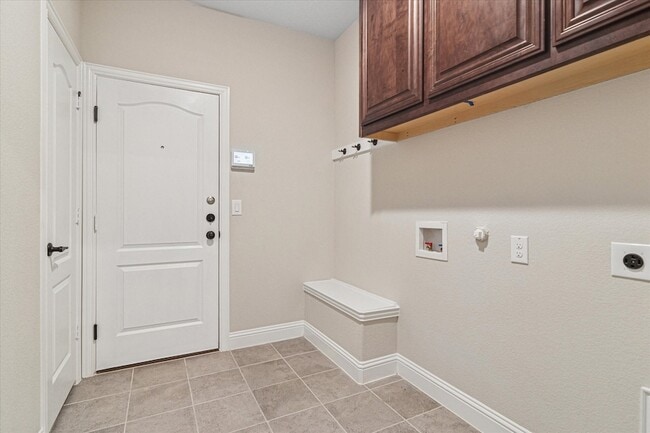 Building Photo - 1702 Veneto Dr