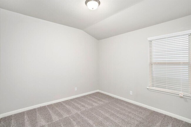 Building Photo - 25810 Posey Dr