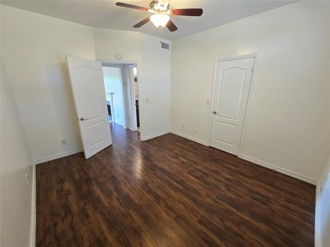 Building Photo - 6000 Shepherd Mountain Cove