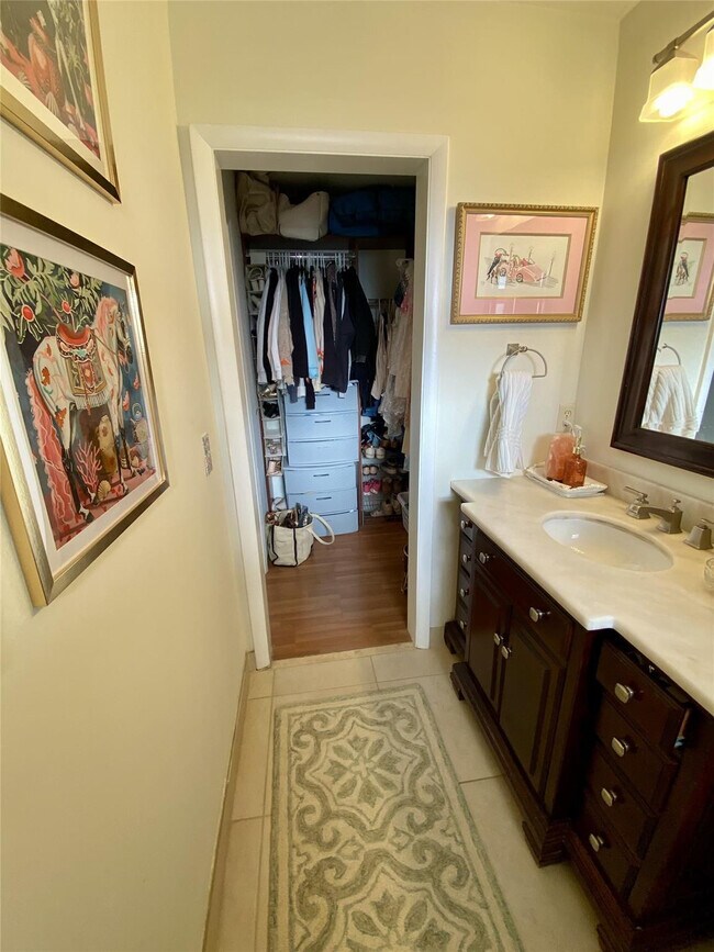 Building Photo - 2755 NE 28th Ave