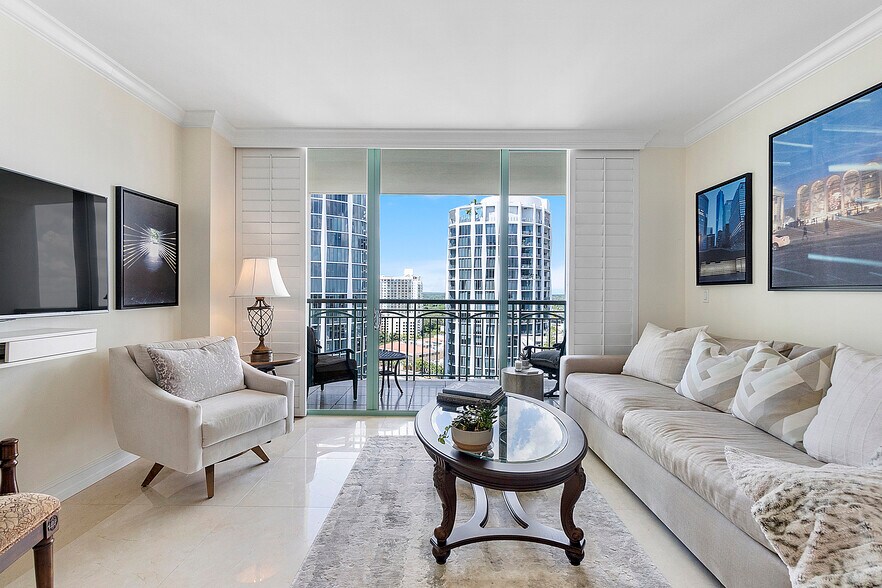 Building Photo - 3350 SW 27th Ave