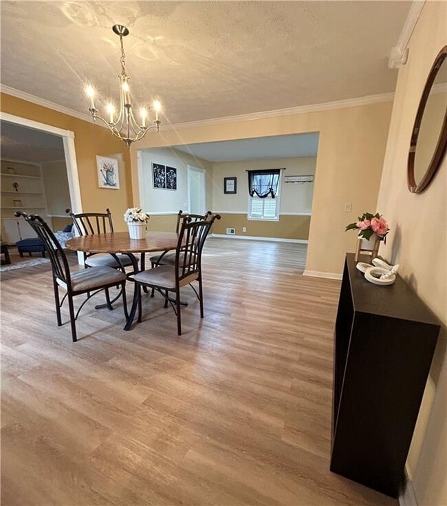 Building Photo - 1005 Eastview Rd NE