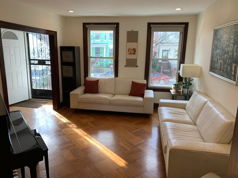 Building Photo - 1363 Parkwood Pl NW