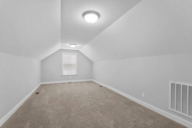 Building Photo - 5120 Meadowbend Dr NE