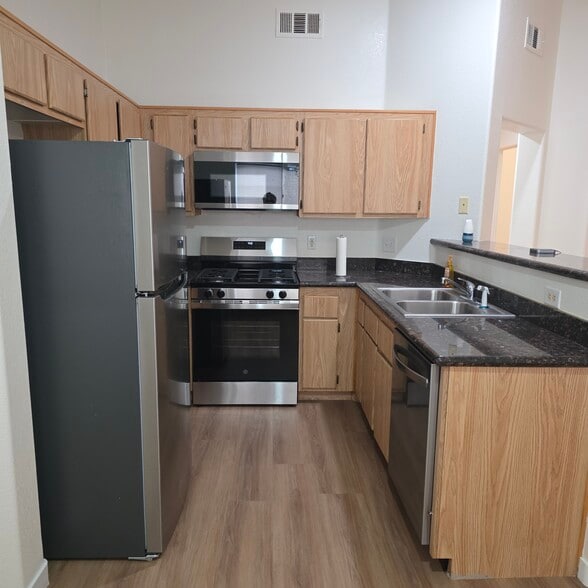 Kitchen - 1881 W Alexander Rd