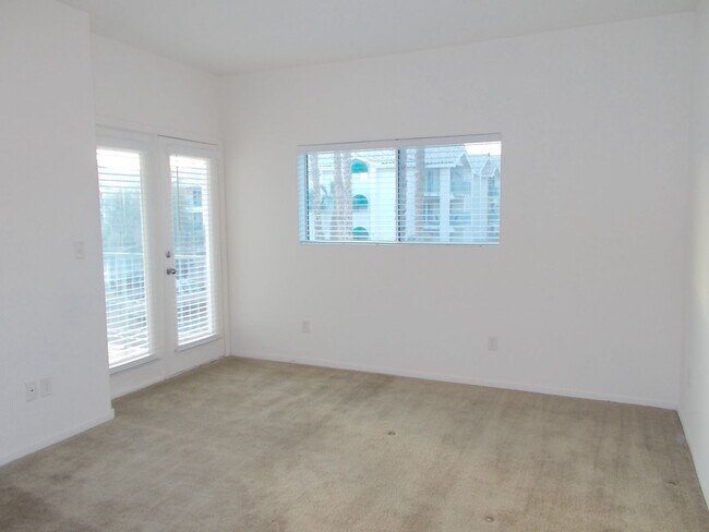 Building Photo - 3550 Bay Sands Dr