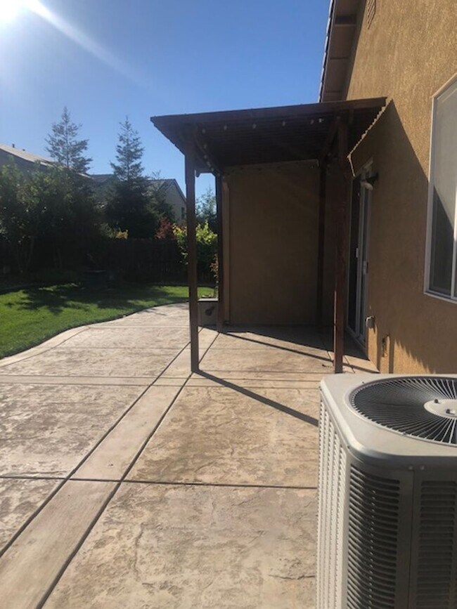 Building Photo - Beautiful Manteca Home in Quiet Neighborhood