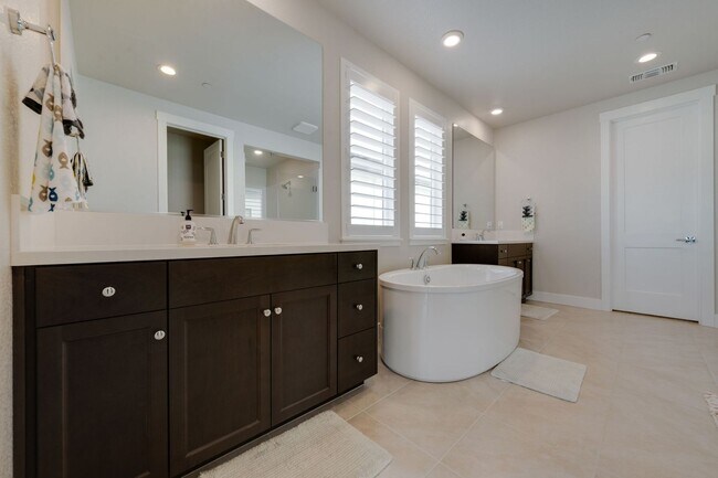 Building Photo - Newly Built 6BR Home with Panoramic Views in El Dorado Hills – 4,180 Sq Ft!