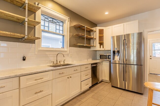 Building Photo - 209 Carolina St