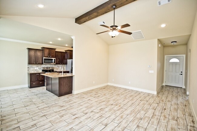 Building Photo - 106 Alder St