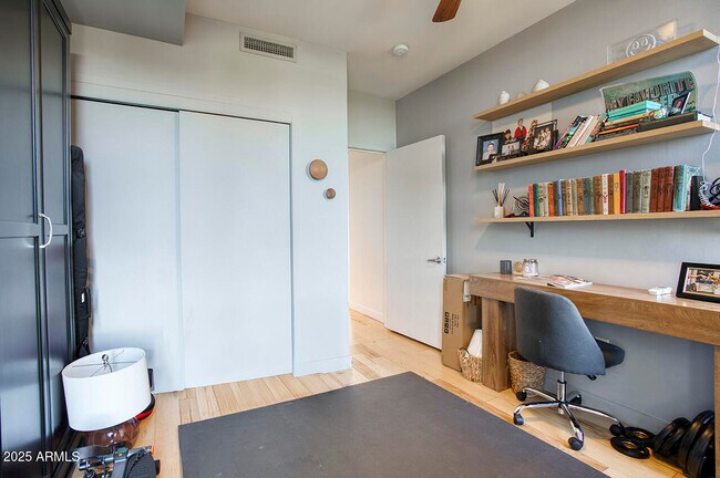 Building Photo - 208 W Portland St